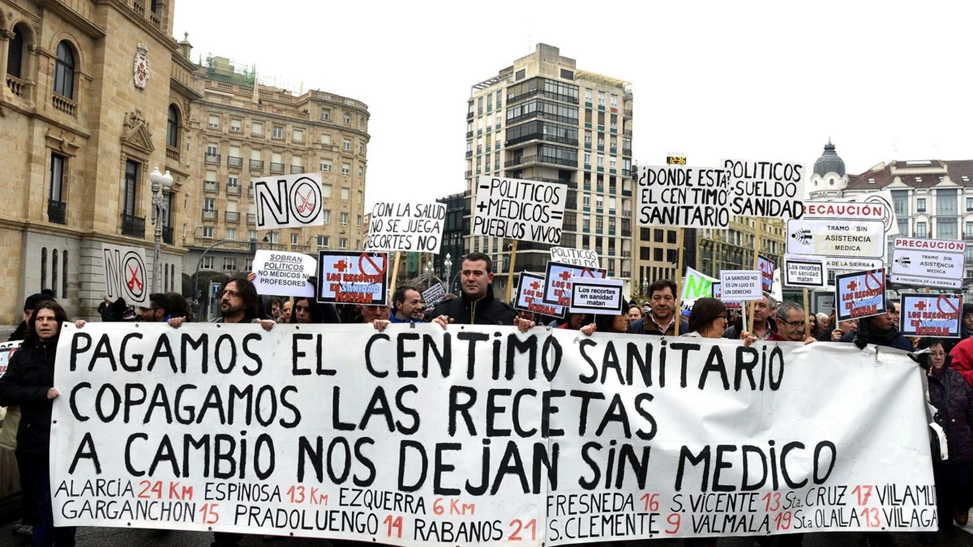 Manifestación en Valladolid contra el cierre de Urgencias