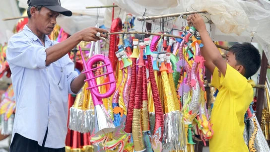 Preparativos para recibir al Año Nuevo en Jakarta, Indonesia Preparativos para recibir al Año Nuevo en Jakarta, Indonesia