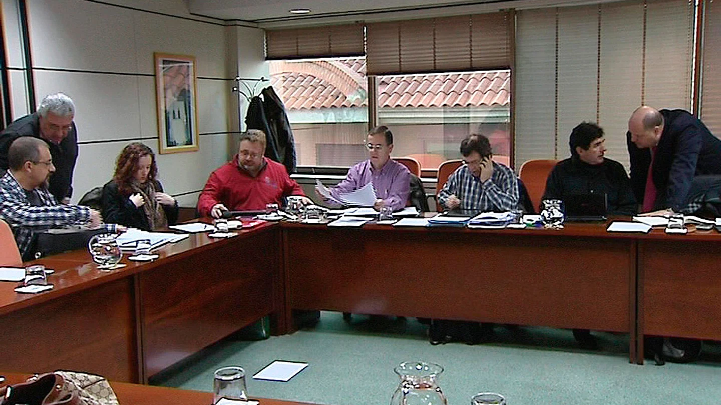 Representantes de los trabajadores de Paradores de Turismo antes de la reunión Representantes de los trabajadores de Paradores de Turismo antes de la reunión