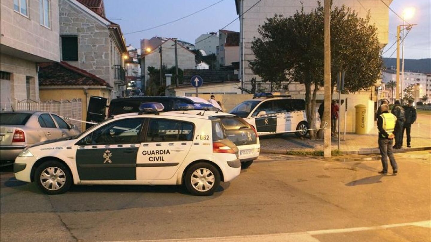 La polic&iacute;a mantiene rodeada la vivienda del presunto agresor