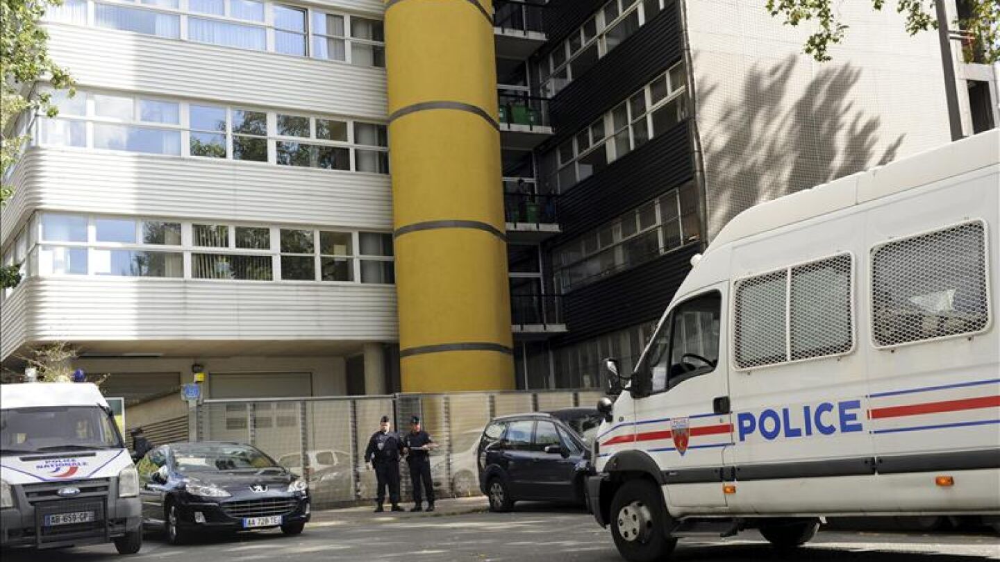 Un coche de la polic&iacute;a en Par&iacute;s
