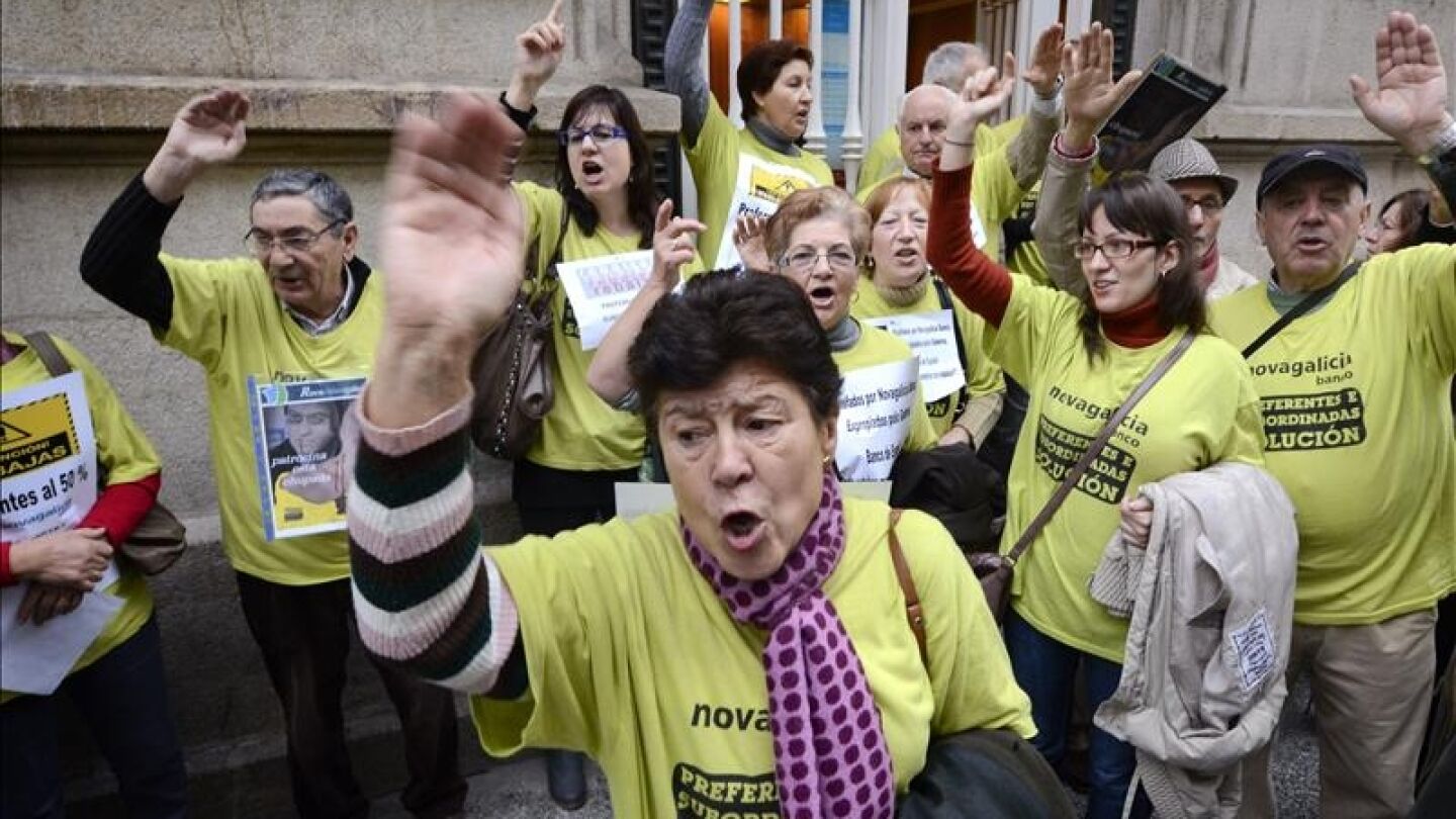 Miles de personas rechazan bajo la lluvia el plan de reestructuraci&oacute;n de NCG