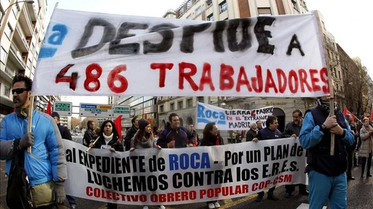 Los trabajadores de Roca defienden su factoría ante un ERE "injusto" a 258 empleados. Los trabajadores de Roca defienden su factoría ante un ERE "injusto" a 258 empleados.