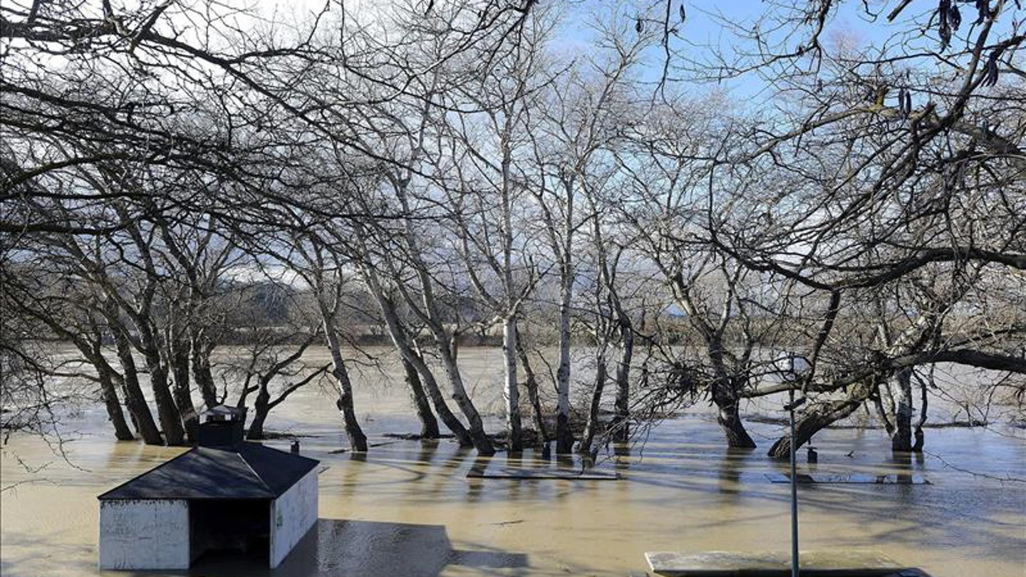 La lluvia inunda las huertas La lluvia inunda las huertas