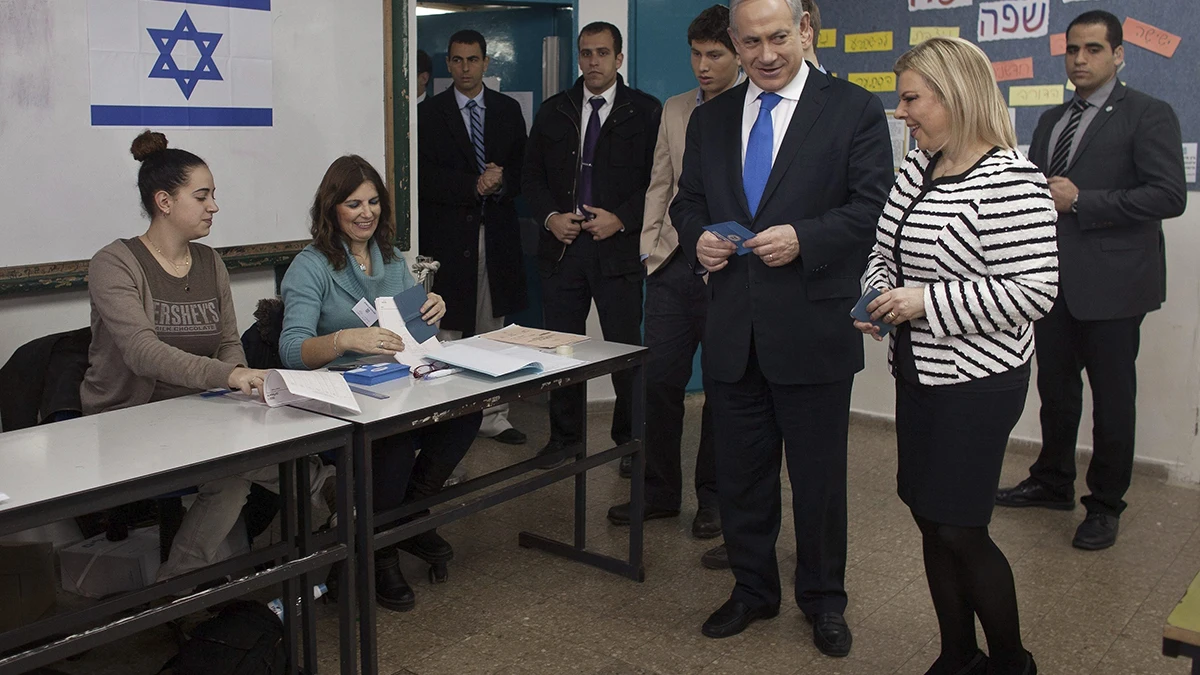 Benjamin Netanyahu vota en Jerusalén.
