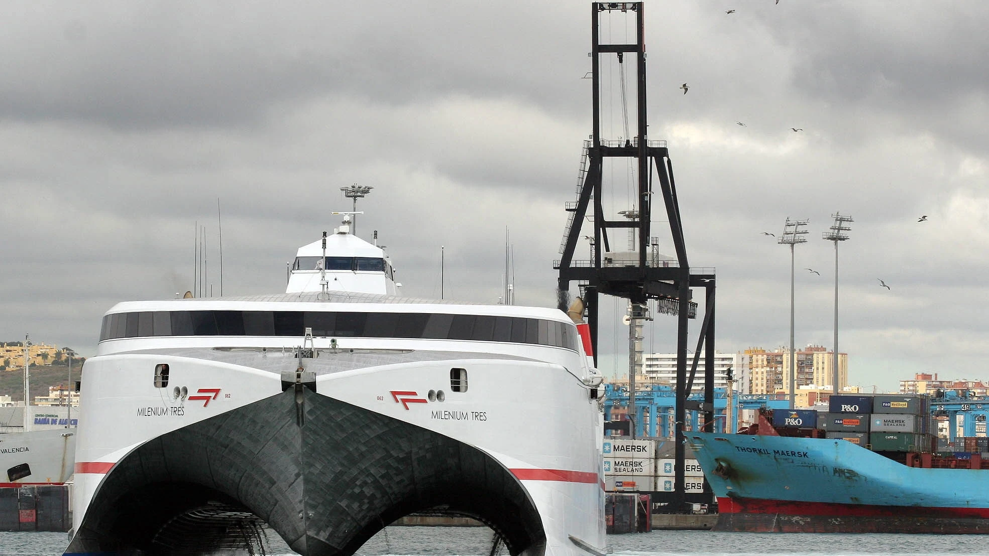 Barcos amarrados al puerto por el temporal