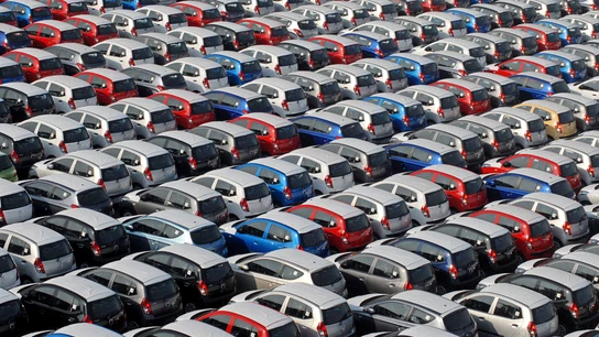 Coches aparcados en batería Coches aparcados en batería