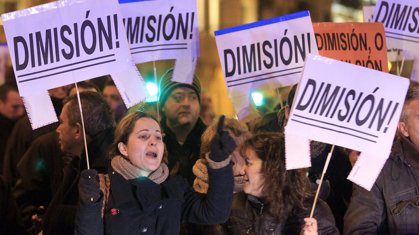 Tercera jornada de protestas junto a la sede del PP