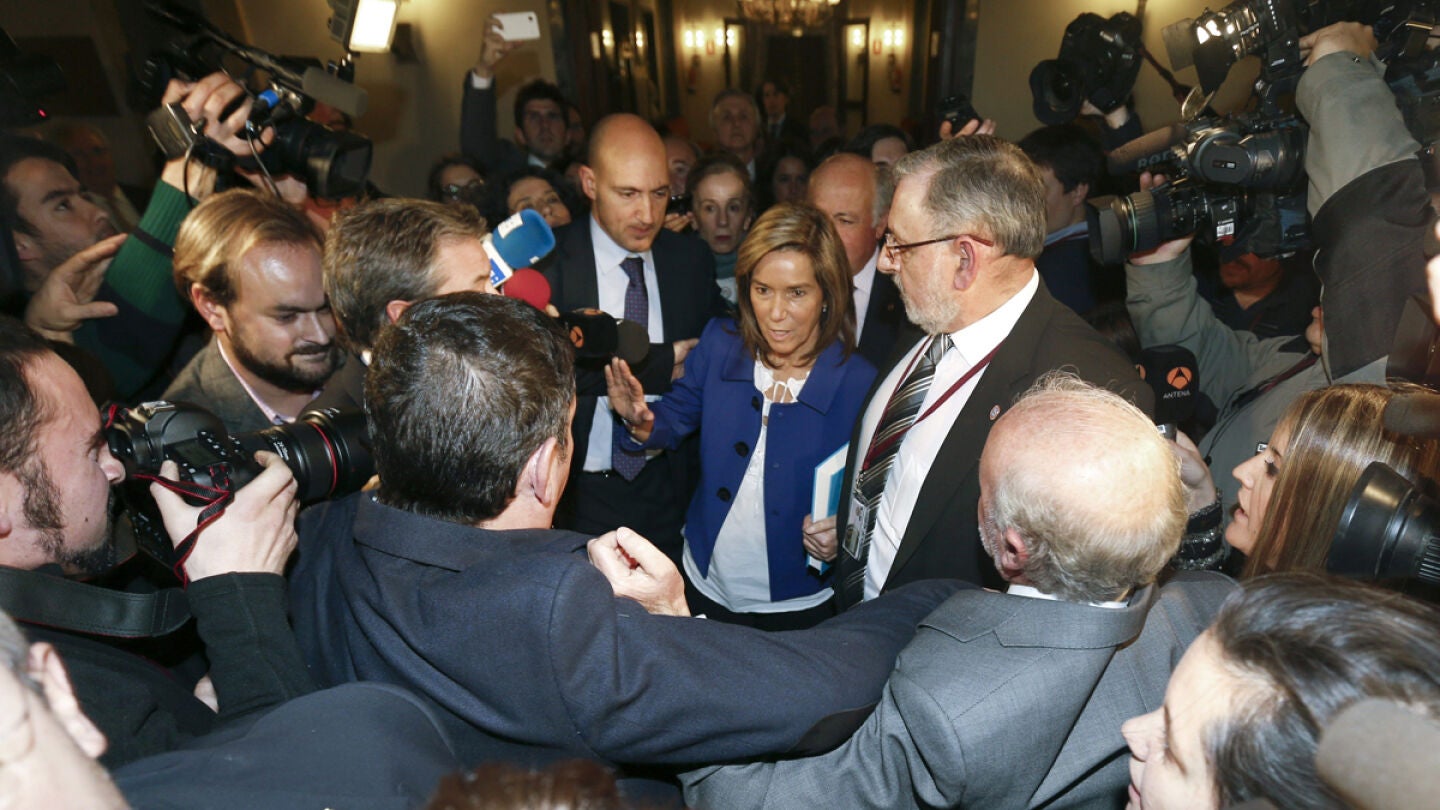 Ana Mato a la salida del Senado en la presentaci&oacute;n del libro de Jes&uacute;s Aguirre