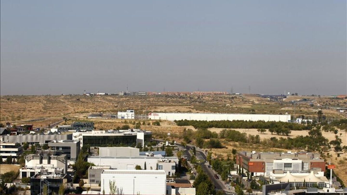 Terrenos ubicados en la localidad madrile&ntilde;a de Alcorc&oacute;n, uno de los posibles emplazamientos para la construcci&oacute;n del complejo de ocio. EFE/Archivo