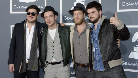 La banda de rock británica Mumford & Sons La banda de rock británica Mumford & Sons