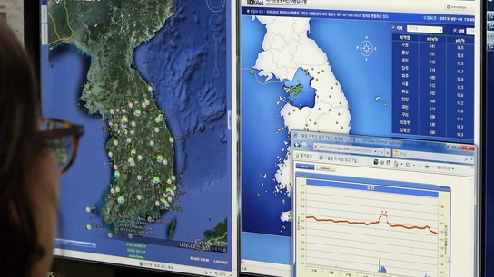 Un investigador del Instituto Corea de Seguridad Nuclear en Daejeon observa un monitor Un investigador del Instituto Corea de Seguridad Nuclear en Daejeon observa un monitor