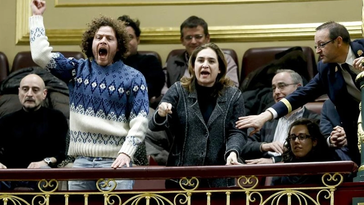Desalojan del Congreso a miembros de la Plataforma de las Hipotecas Desalojan del Congreso a miembros de la Plataforma de las Hipotecas