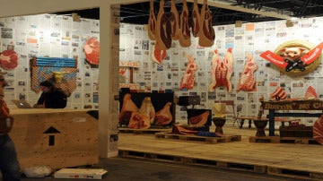 "Cómo una vaca visitando a un carnicero" obra de Mario Ybarra en ARCO.