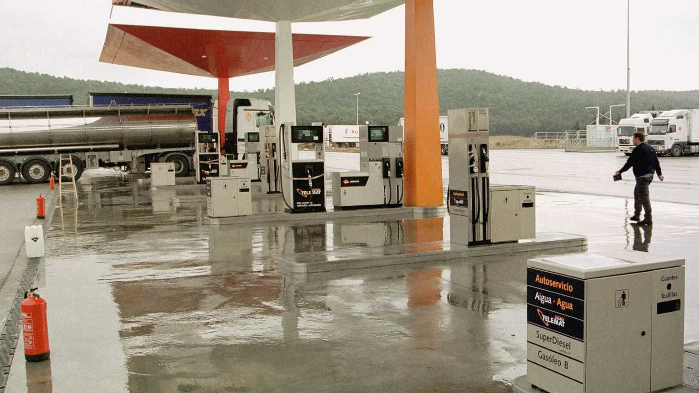 Una gasolinera de la zona fronteriza hispano-francesa de La Junquera. Una gasolinera de la zona fronteriza hispano-francesa de La Junquera.