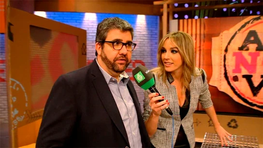 Anna Simón y Flo enseñan el plató de Así Nos Va Anna Simón y Flo enseñan el plató de Así Nos Va