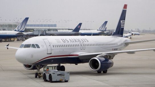 Un avi&oacute;n de US Airways antes del despegue