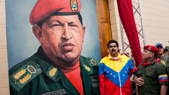 El vicepresidente de Venezuela, Nicolas Maduro frente a una pintura del presidente Hugo Chávez.  El vicepresidente de Venezuela, Nicolas Maduro frente a una pintura del presidente Hugo Chávez.