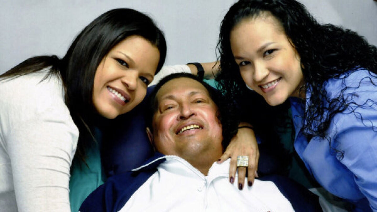 Chavez, rodeado de los suyos