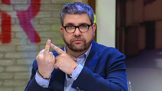 Flo y su dedo en Así nos va Flo y su dedo en Así nos va