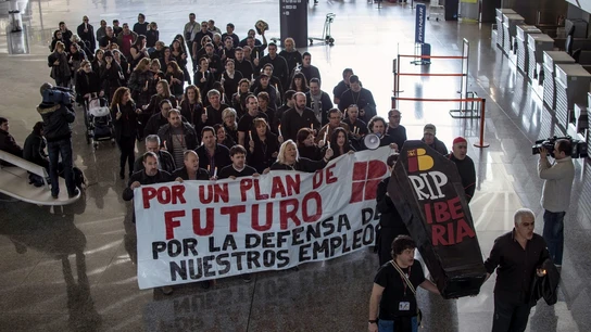 Protesta por el plan de reestructuración de la empresa, que incluye 3.807 despidos. Protesta por el plan de reestructuración de la empresa, que incluye 3.807 despidos.