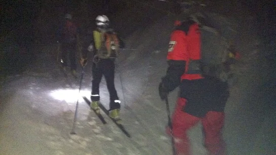 Los bomberos rescatan a un montañero Los bomberos rescatan a un montañero