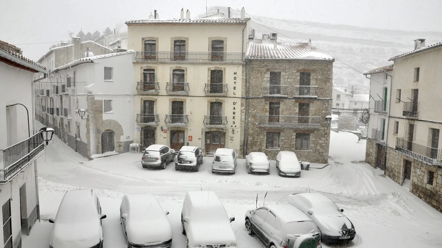 Ayuntamiento de Ares en Castellón donde se ha activado la alerta roja por la fuerte nevada. Ayuntamiento de Ares en Castellón donde se ha activado la alerta roja por la fuerte nevada.