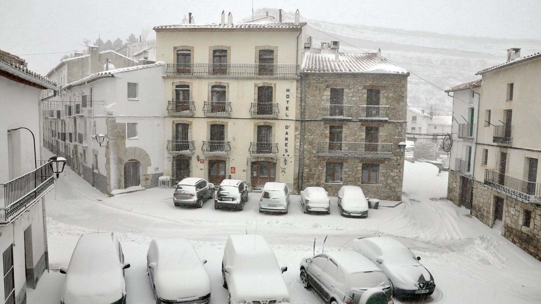 Ayuntamiento de Ares en Castellón donde se ha activado la alerta roja por la fuerte nevada. 