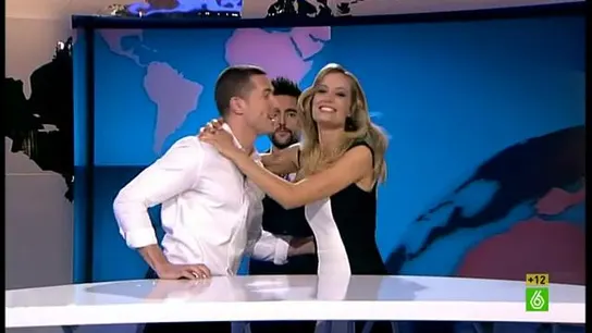 Liam besa a Renata Liam besa a Renata