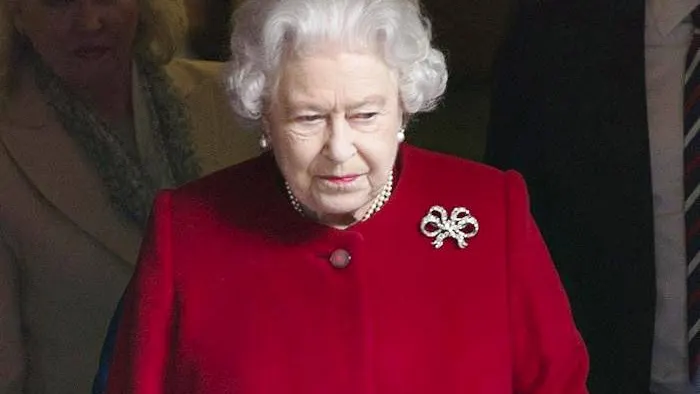 La reina Isabel II de Inglaterra abandona el hospital King Edward VII