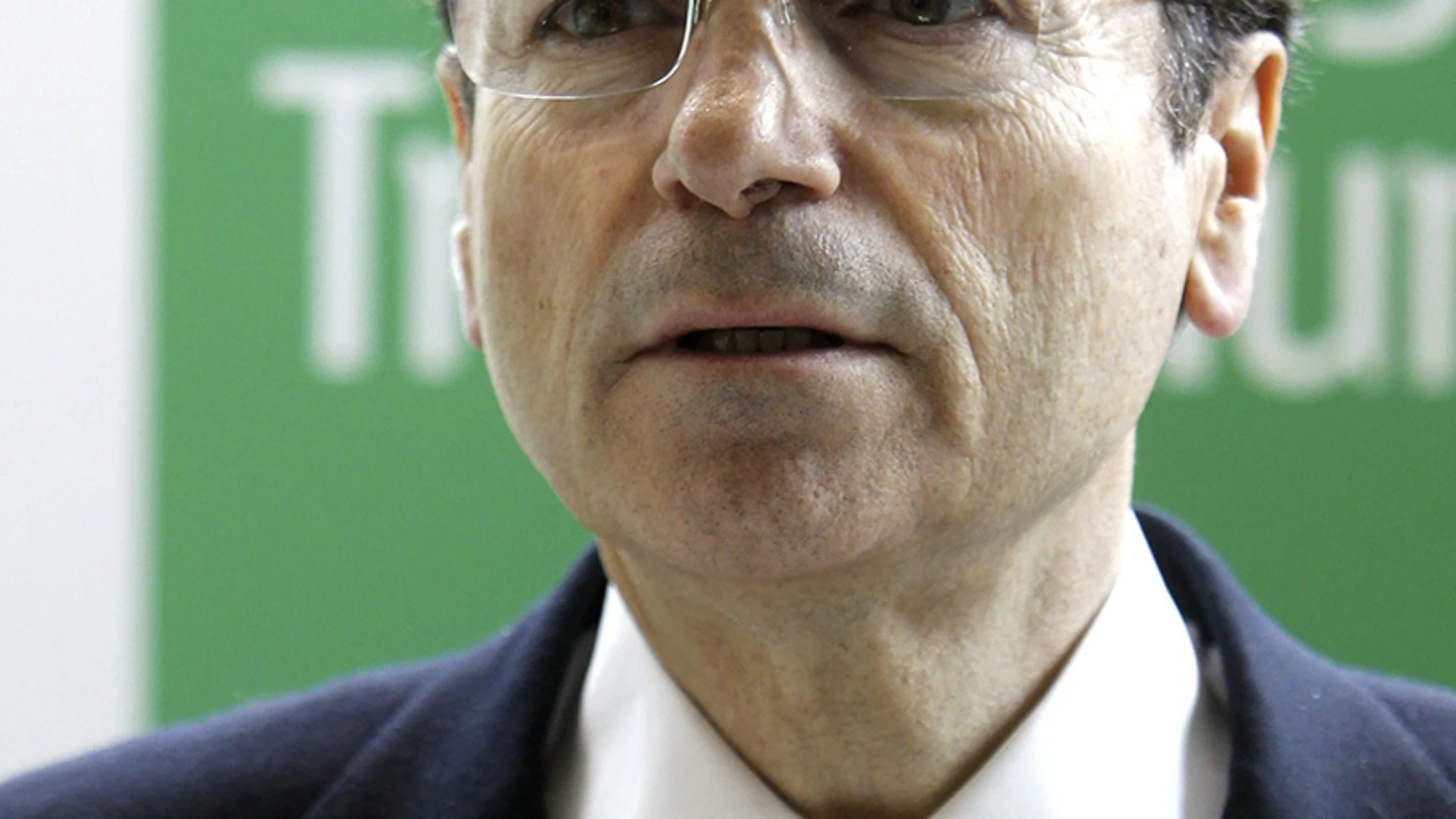 El gerente de la clínica La Milagrosa, Gabriel Palet, durante la lectura del parte médico. El gerente de la clínica La Milagrosa, Gabriel Palet, durante la lectura del parte médico.