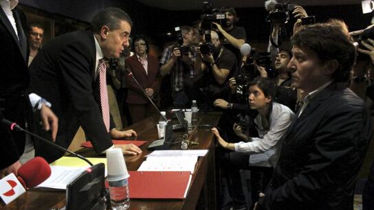 El portavoz de IAP, Ismael &Aacute;lvarez (i), quien dimiti&oacute; como alcalde del PP del municipio hace diez a&ntilde;os