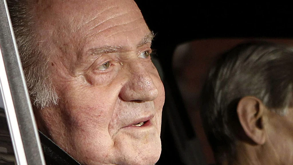 El Rey Juan Carlos a su salida de la clínica 'La Milagrosa' El Rey Juan Carlos a su salida de la clínica 'La Milagrosa'
