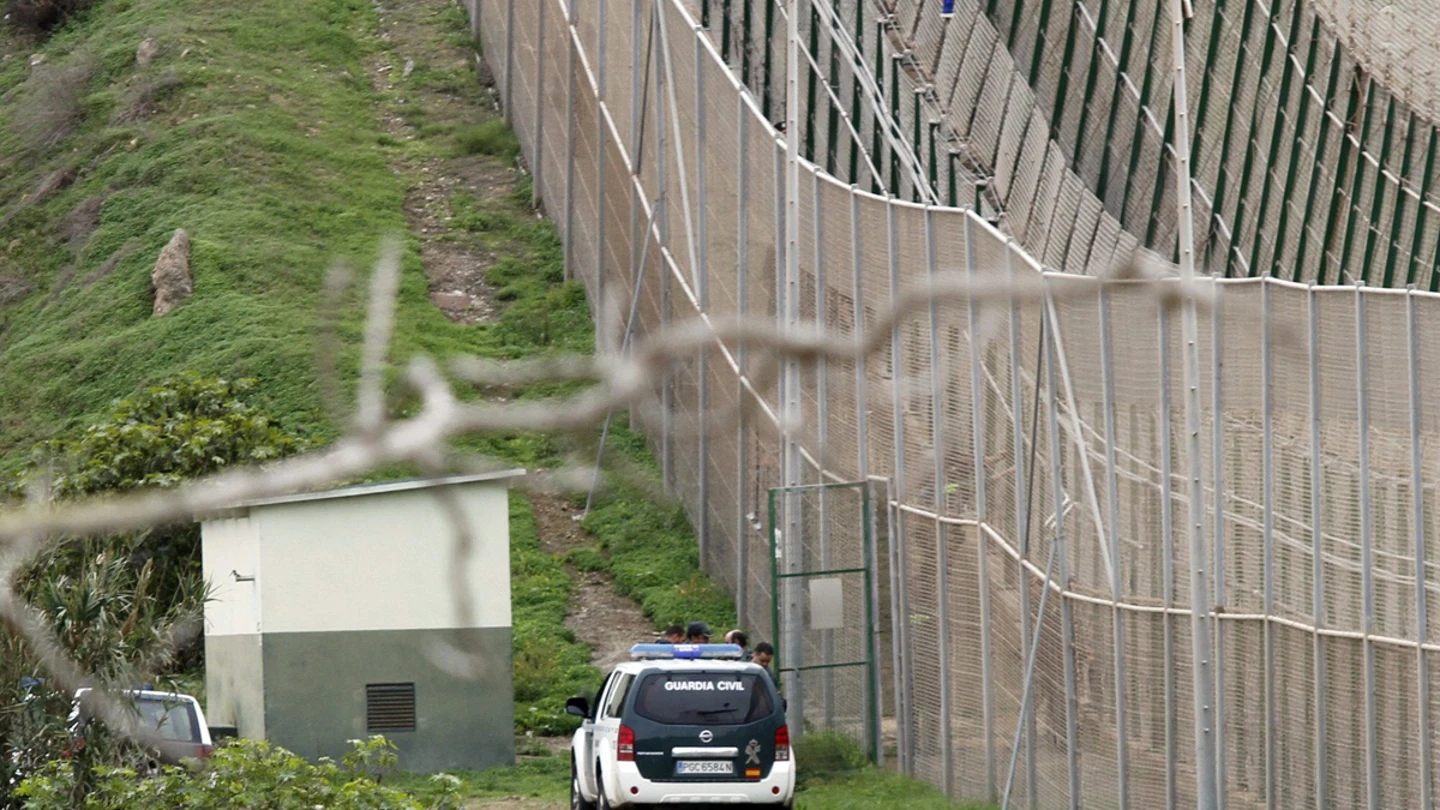 Inmigrantes entran en Melilla Inmigrantes entran en Melilla