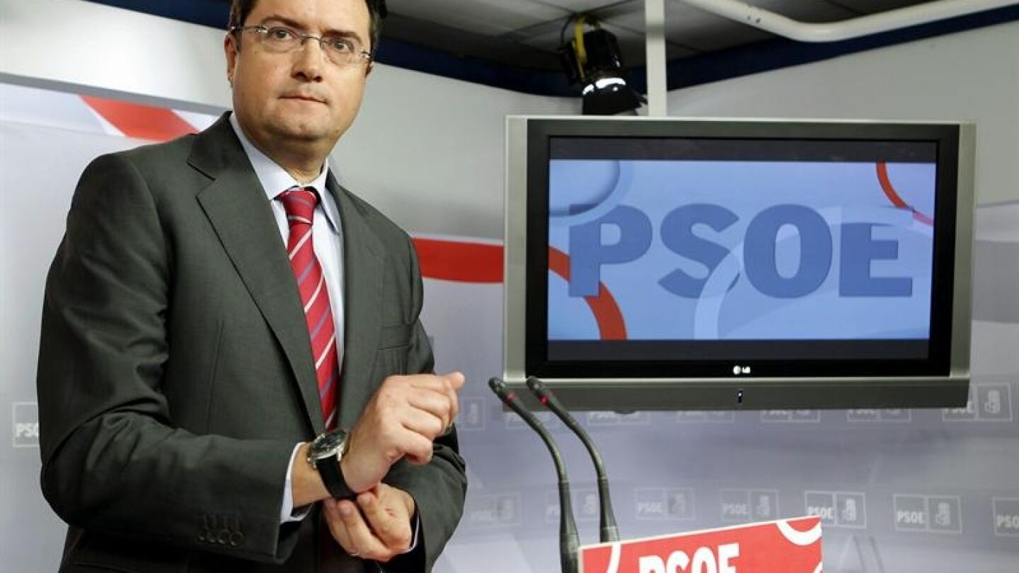 &Oacute;scar L&oacute;pez durante una rueda de prensa