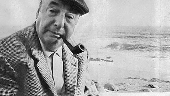 El escritor Pablo Neruda El escritor Pablo Neruda