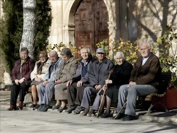 Un grupo de personas mayores Un grupo de personas mayores