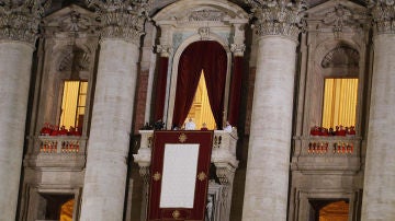 El papa Francisco se dirige a miles de peregrinos en la Plaza de San Pedro.