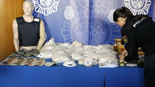 La droga y el material intervenido durante la operación contra "el señor de la droga". La droga y el material intervenido durante la operación contra "el señor de la droga".