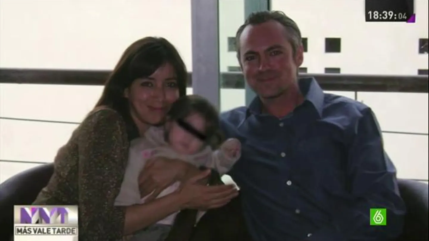 Alfredo Márquez, con su mujer y con su hija, antes de que se la arrebataran Alfredo Márquez, con su mujer y con su hija, antes de que se la arrebataran