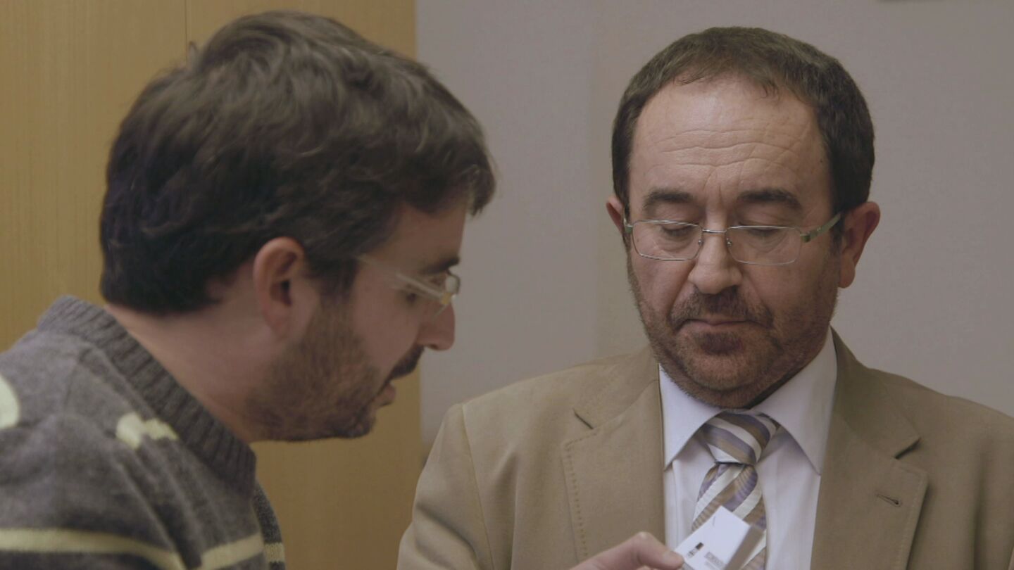 Jordi &Eacute;vole observa la recomendaci&oacute;n de voto de la CEOE