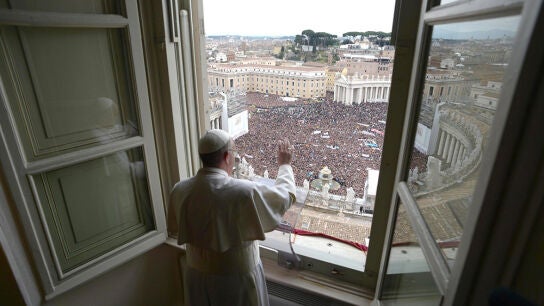 El papa durante su primer &aacute;ngelus