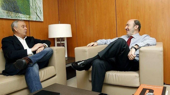 Alfredo Pérez Rubalcaba y Pachi Vázquez. Alfredo Pérez Rubalcaba y Pachi Vázquez.