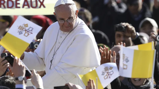 El papa Francisco llega a la plaza de San Pedro. El papa Francisco llega a la plaza de San Pedro.