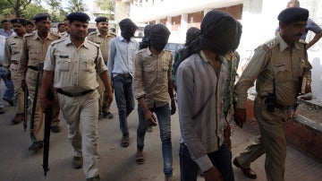 Los acusados de participar en la violación de una turista suiza en la India.