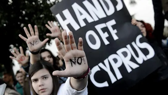 Chipre sale a la calle para protestar Chipre sale a la calle para protestar