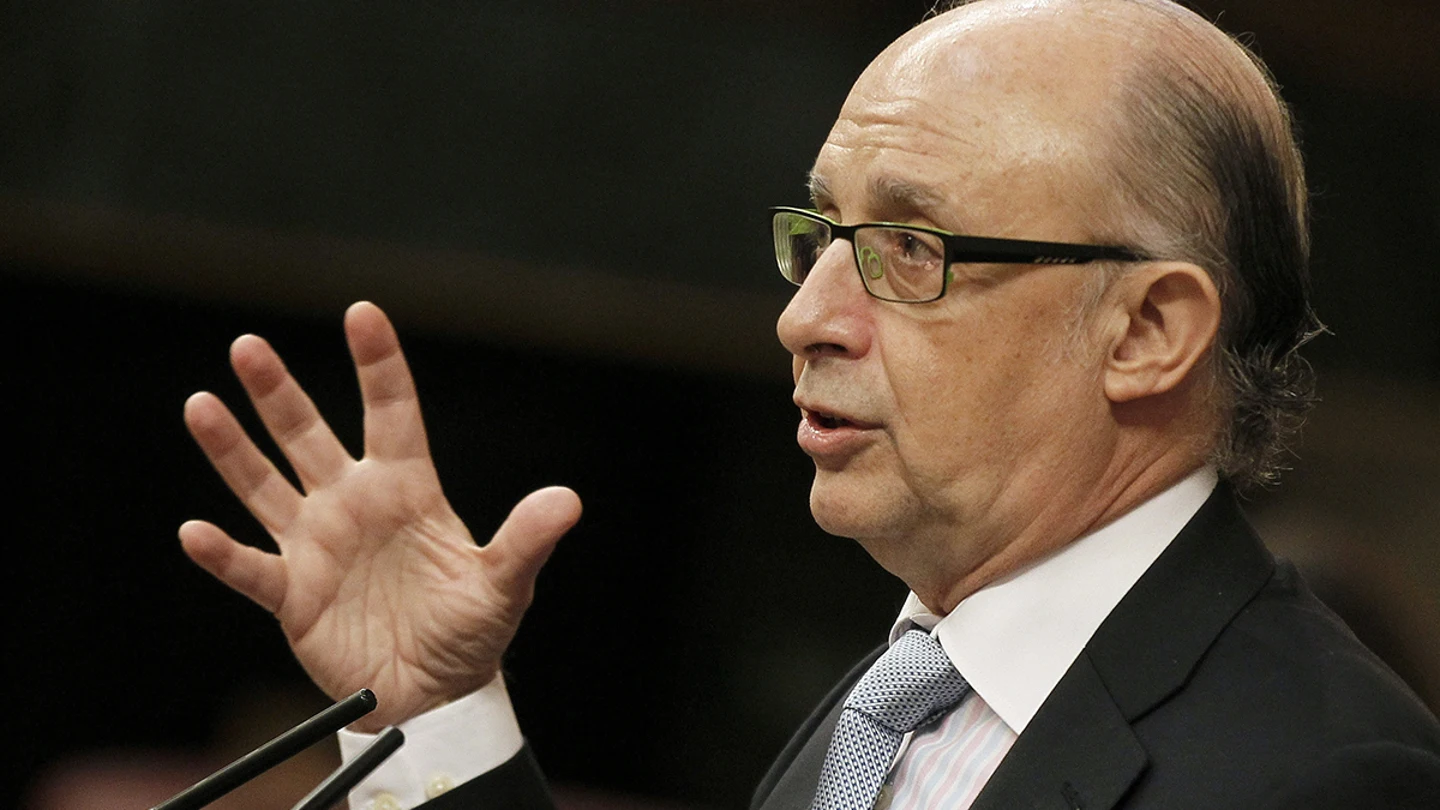 El ministro de Hacienda, durante su intervención en la sesión de control al Ejecutivo. El ministro de Hacienda, durante su intervención en la sesión de control al Ejecutivo.