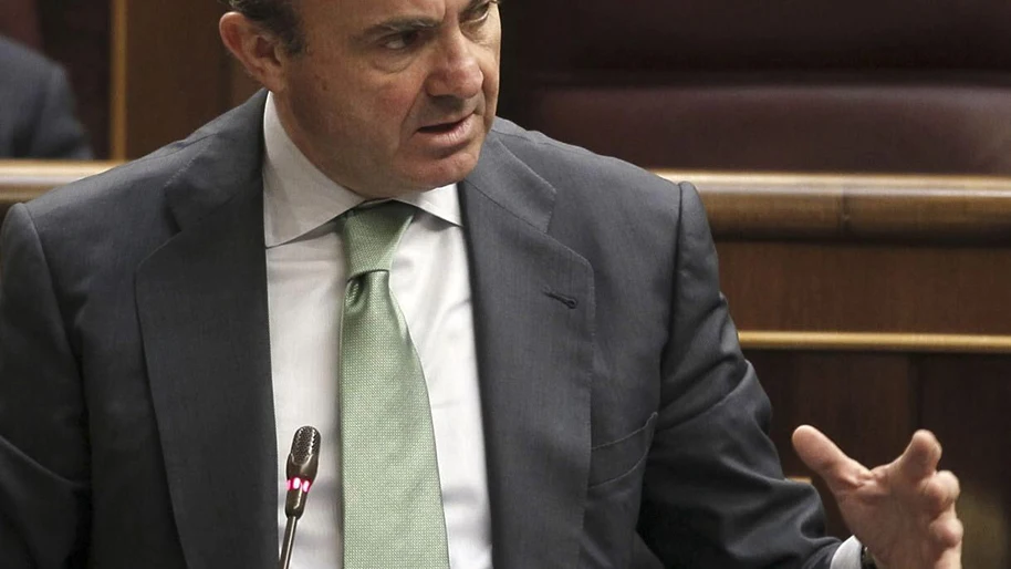 Luis de Guindos, durante su intervención en la sesión de control al Ejecutivo.