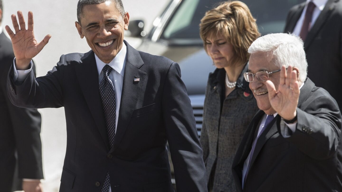 Barack Obama, es recibido por el presidente de la Autoridad Palestina, Mahmud Abbas en Ramala.