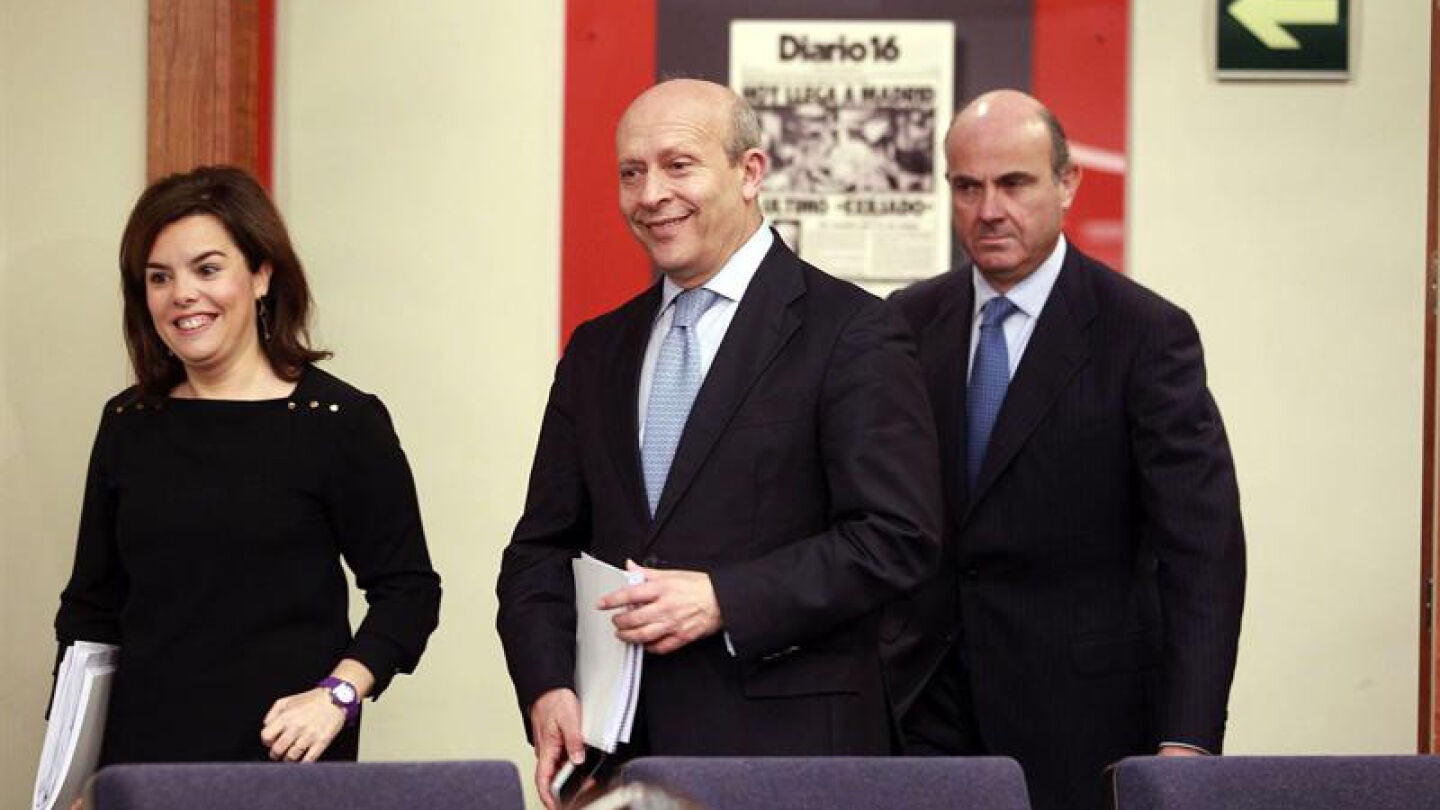 S&aacute;enz de Santamar&iacute;a, Wert y De Guindos, tras el consejo de ministros